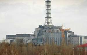 Cỗ quan tài bê tông che phủ lò phản ứng số 4 ở Chernobyl hiện nay (BBC).